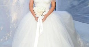 عروسی کیم کارداشیان, لباس عروس کیم کارداشیان